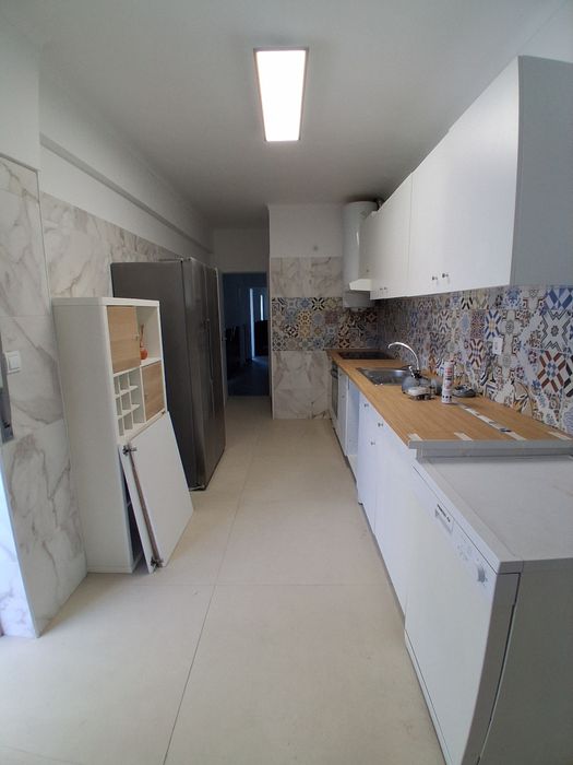 Apartamento T4 no centro da Charneca de Caparica