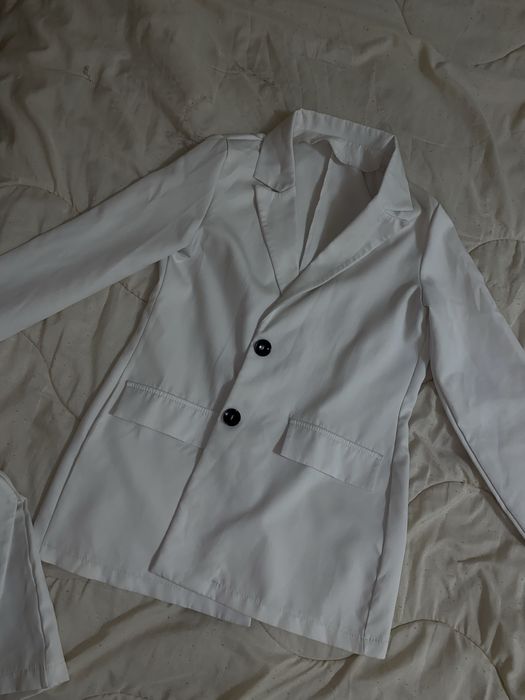 Костюм піджак + юбка шорти молочний