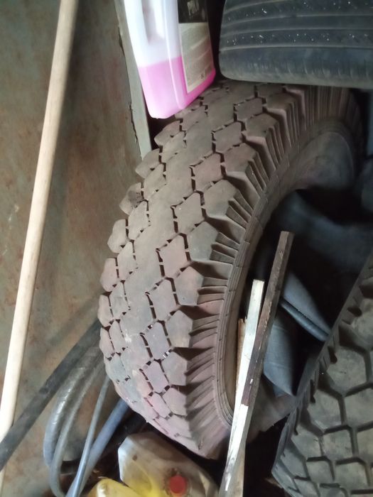 Продам резину краз 1 скат 1000 грн