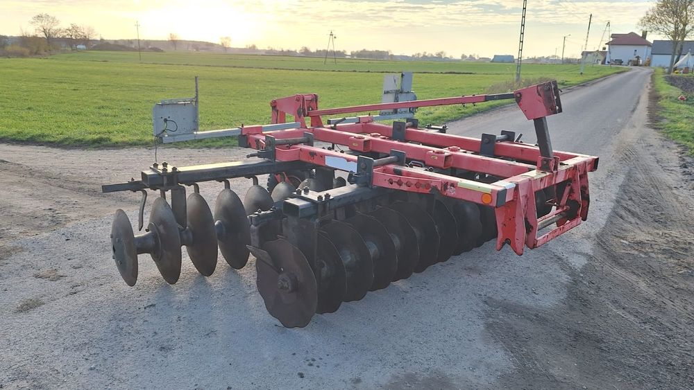 Talerzówka zawieszana 2.8m Quivogne brona