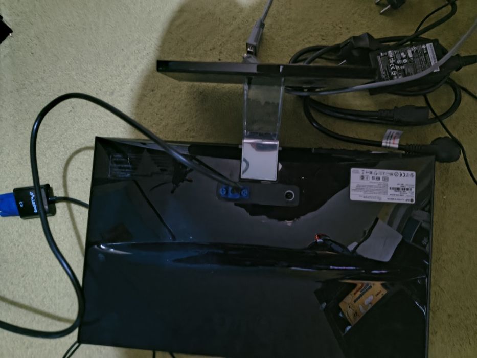 Sprzedam monitor i klawiaturę