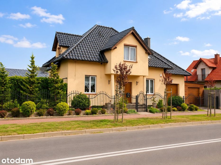 Dom wolnostojący 220 m² | 7 pokoi, garaż, wiata, działka 636 m²