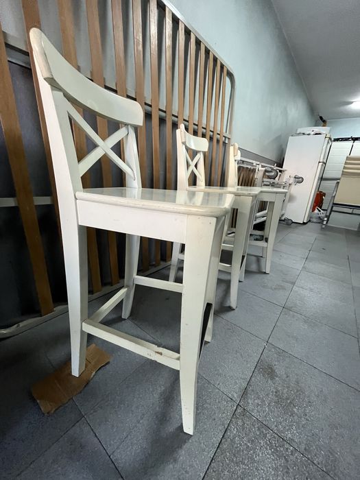 Vendo 3 cadeiras e 1 banco altos IKEA - valor para conjunto