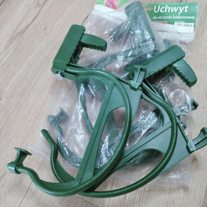 4 uchwyty do skrzynki balkonowej, doniczki na balkon