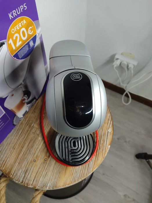 Cafeteira Dolce Gusto Genio S Touch com Caixa
