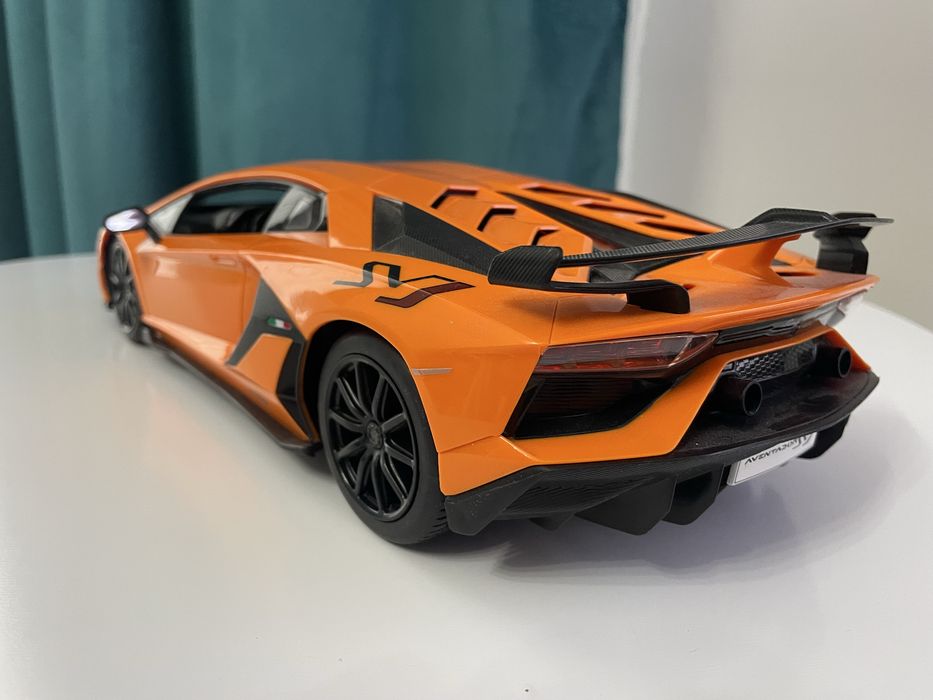 Duży Samochód Lamborghini Aventador SVJ