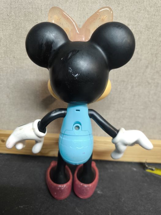 Boneco Minnie Mouse com Laço Luminoso
Boneco da Minnie Mouse com um la