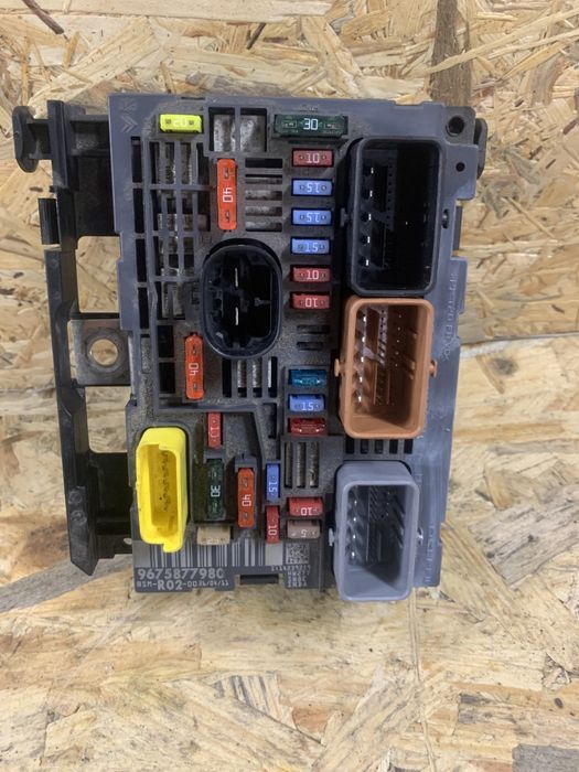 Блок запобіжників BSM Peugeot 3008 5008 Citroën Блок Предохранителей