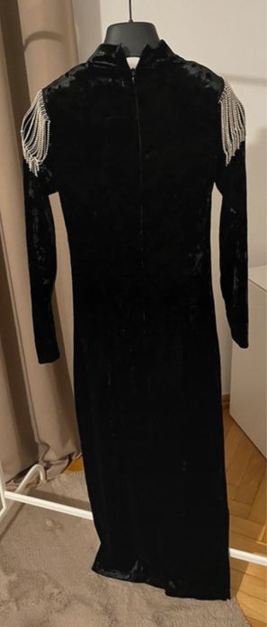 Czarna sukienka midi Reserved XS
