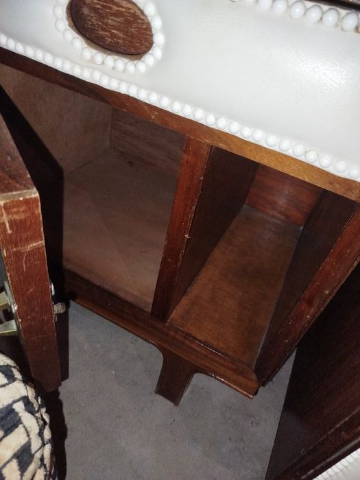 Mesa de cabeceira antiga