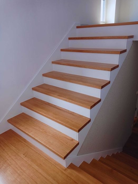 Schody drewniane z litego drewna