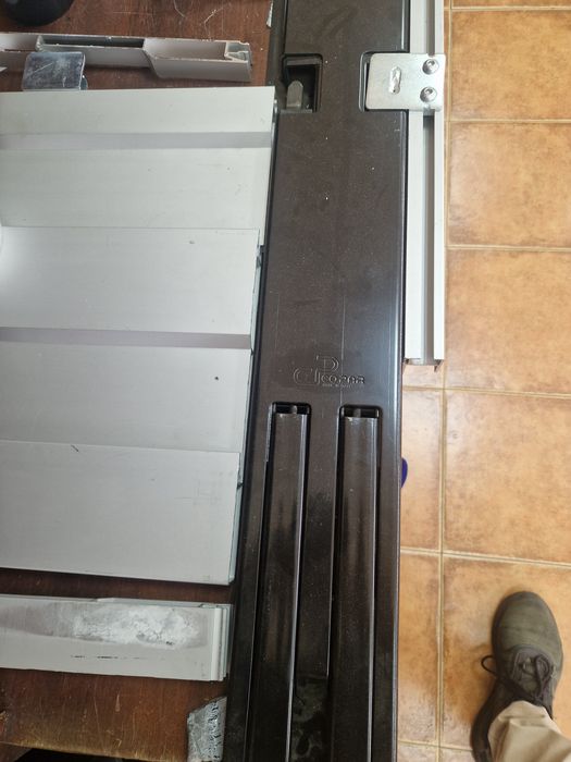 Fechos dobradiças ferragens taipais aluminio