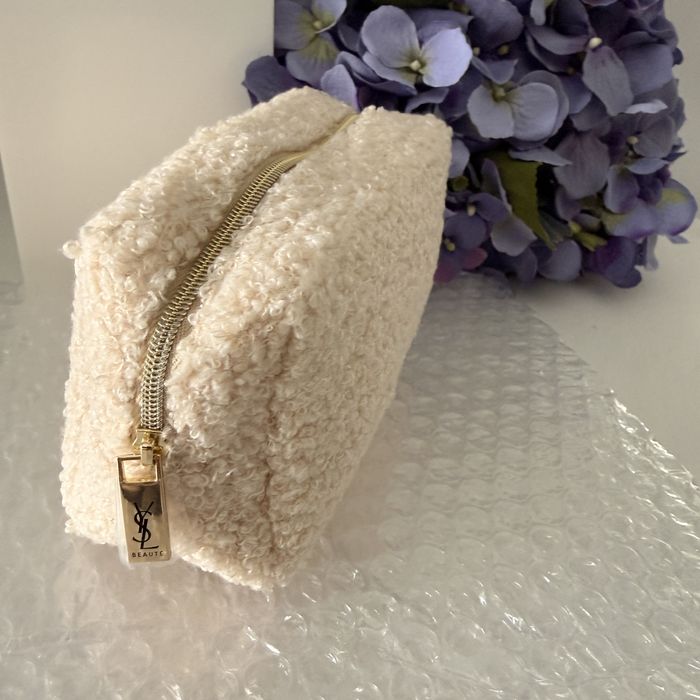 Стильна косметичка Yves Saint Laurent Beauté