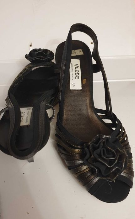 Вінтажні босоніжки з квіткою р. 38 Нові