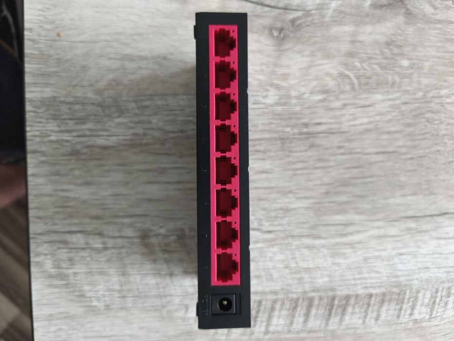 Коммуникатор Mercusys,8портов