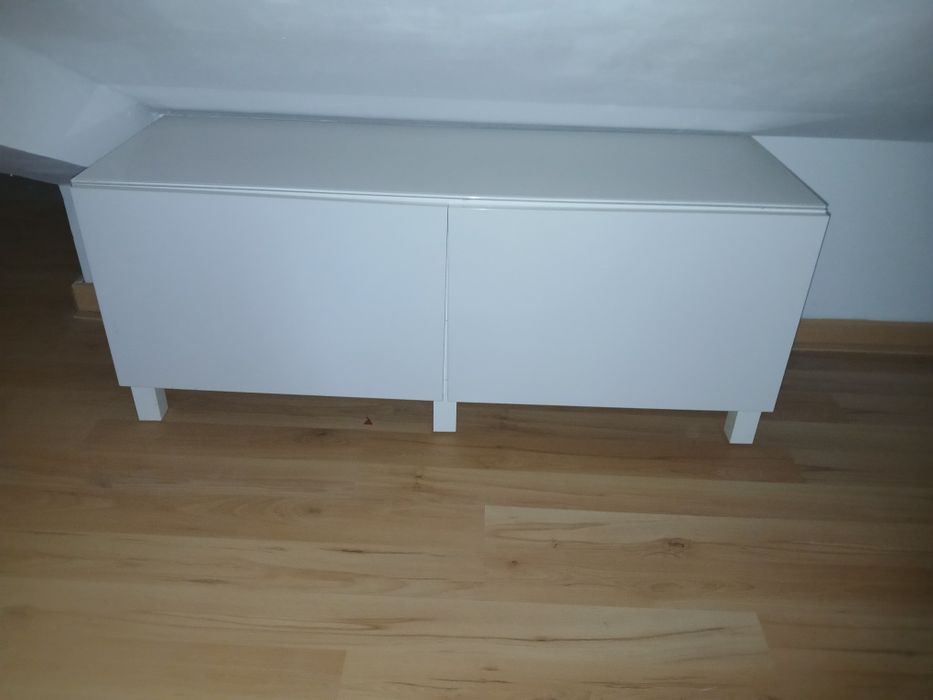 Móvel branco besta, ikea com vidro fosco incluído 50€