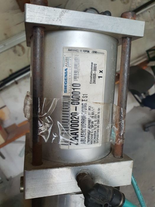 Гильотина для фурнитуры siegenia