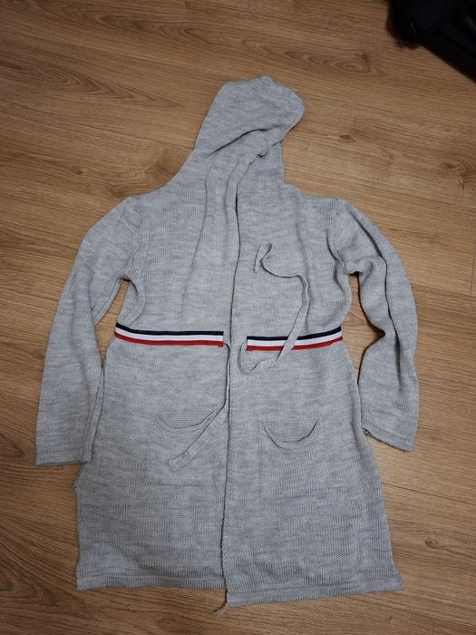 Ciepły szary długi kardigan