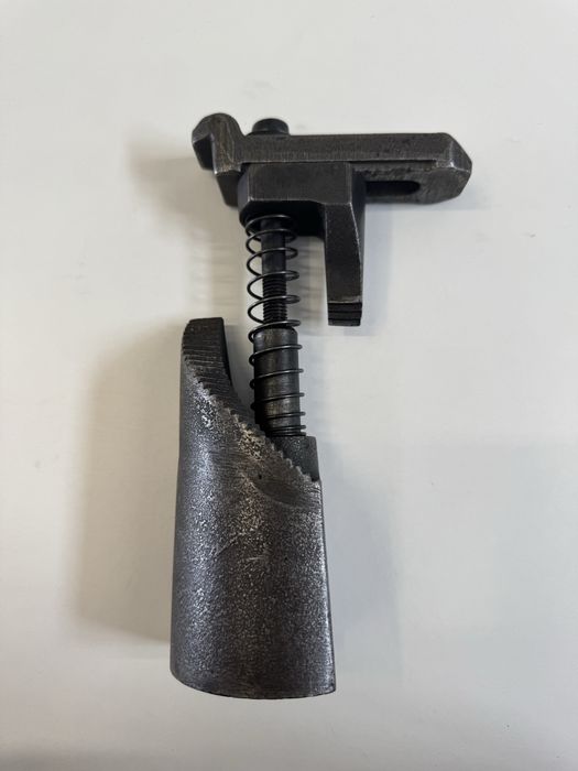 Docisk mechaniczny regulowany