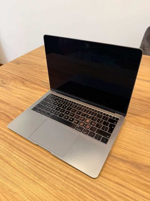 MacBook Air Retina 13” (2019) – 128GB – Excelente Estado