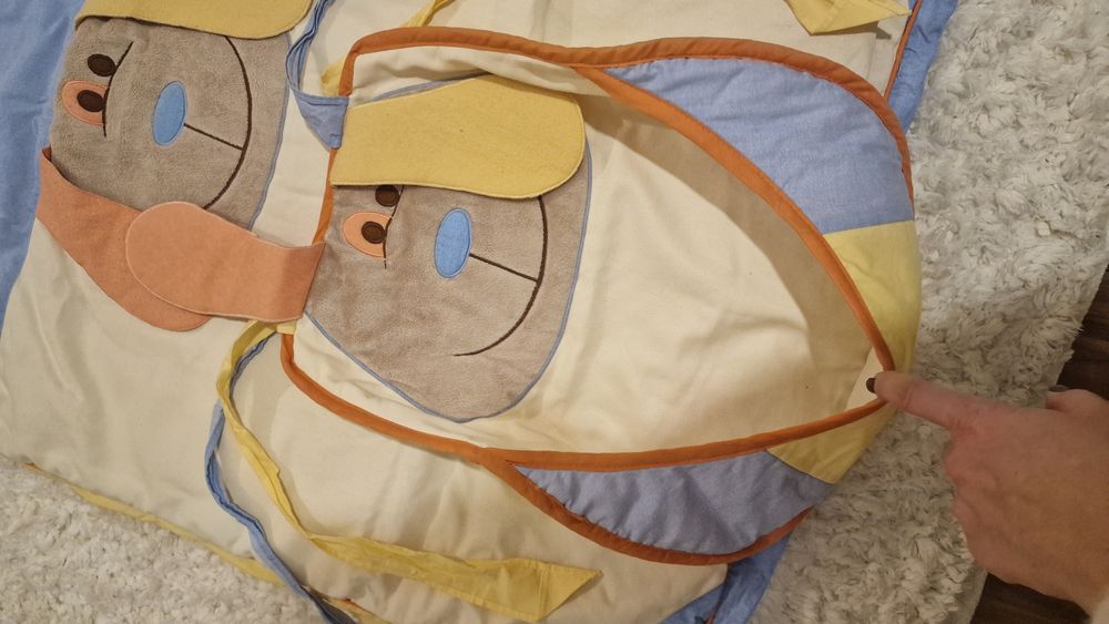 Conjunto de 3 peças para berço ToysRus
Protetor de berço; 70cm + 70cm