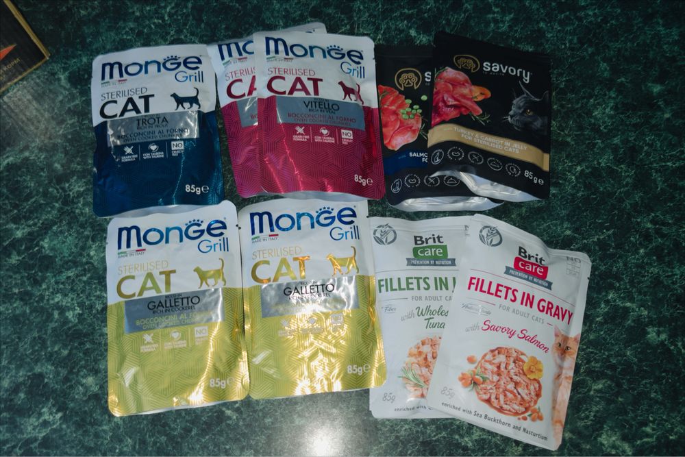 Вологий корм в паучах для дорослих котів monge, savory, brit care
