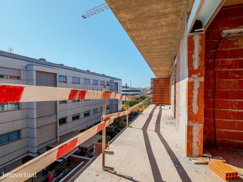Apartamento T3, 2 lug. parqueamento e terraço em Portimão
