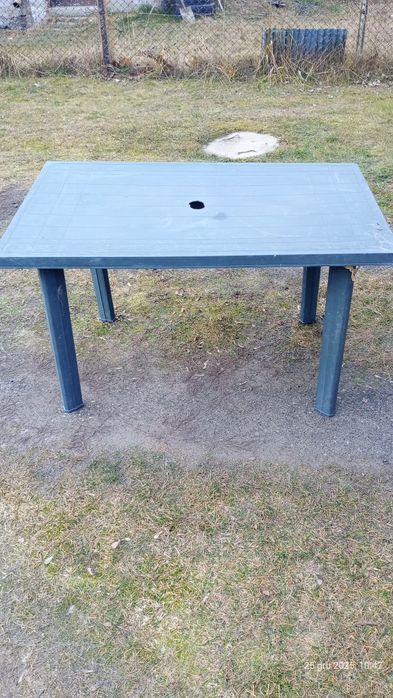 Stół ogrodowy zielony