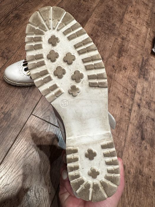 Ботинки белые ,в хорошем качестве!