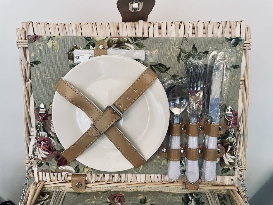 Nowy kosz piknikowy z wyposazeniem