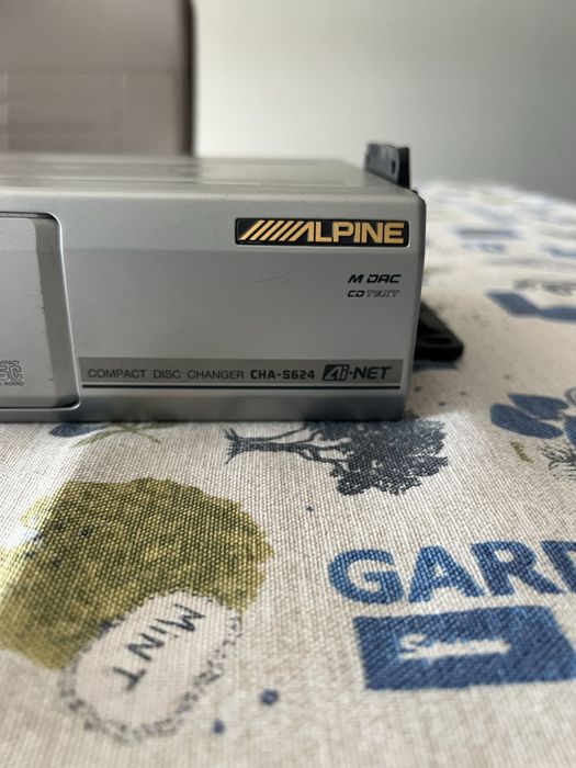 Caixa leitor de cds Alpine