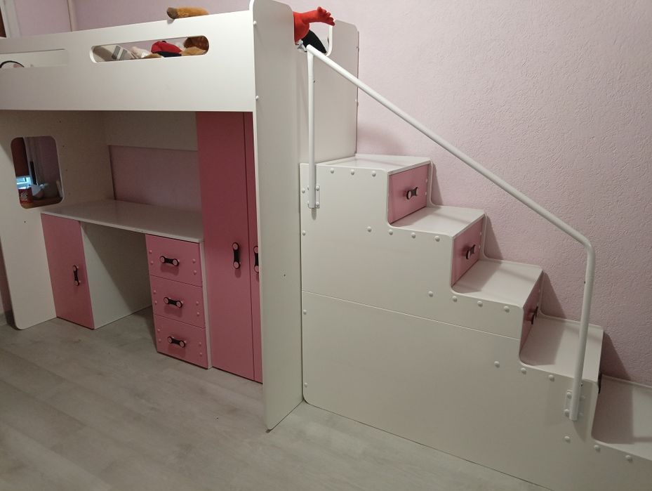 Łóżko piętrowe, biurko, szafa