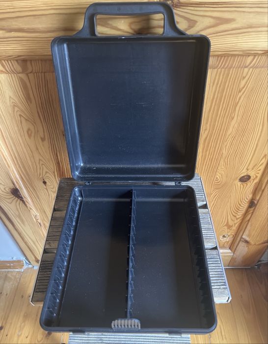 Sprzedam box do kaset magnetofonowych.
