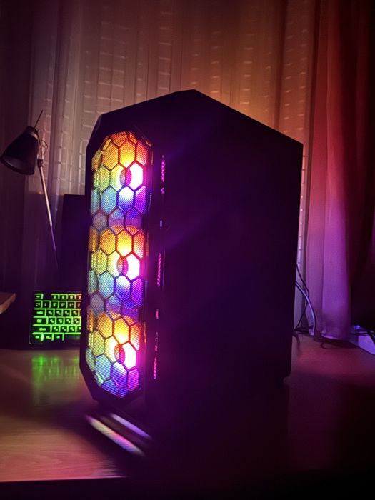 ПК. RTX 3060 12 gb; AMD Ryzen 32 GB DDR5; 1 TB NVMe.