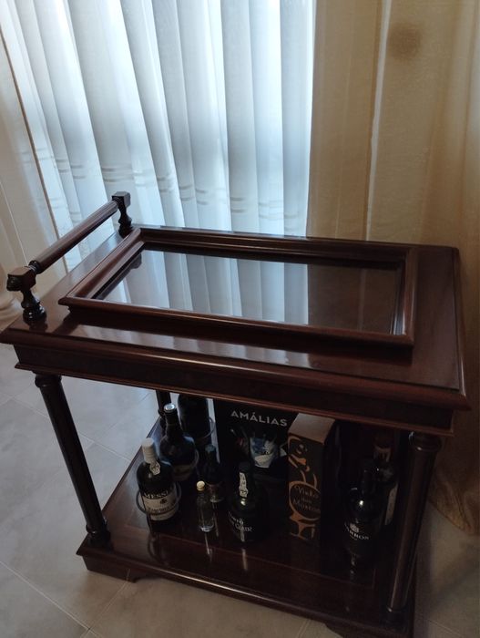 Carrinho de chá raiz de nogueira