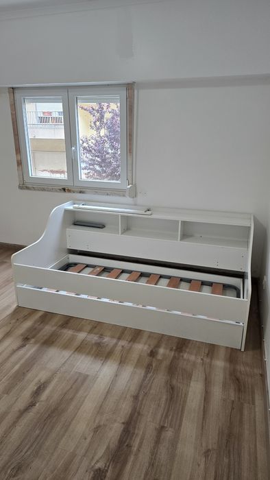 Cama  de criança com o extrato