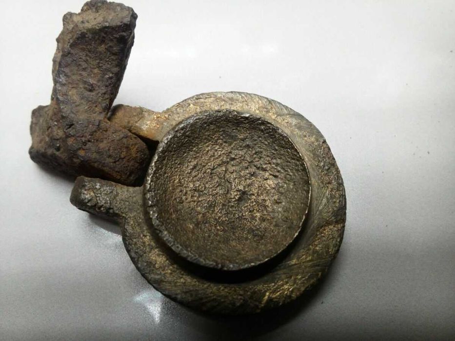 Старинна бронзова лита бронзова кришка.