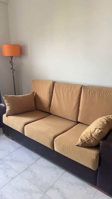 Sofá cama emEstado de nova e cama casal completa