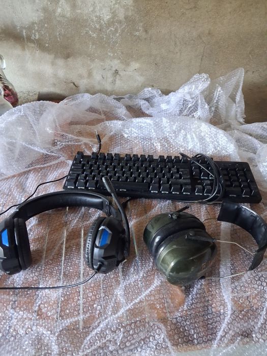 Teclado gaming e auscultador