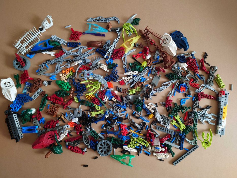 Оригінал Lego Bionicle багато різних деталей конструктор 1.2 кг