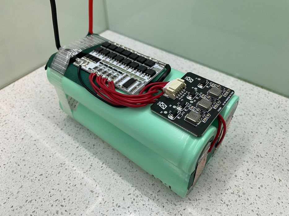 Акумулятор в безперебійник 12v 15Ah LiFePo4 200 Вт. Активний балансир