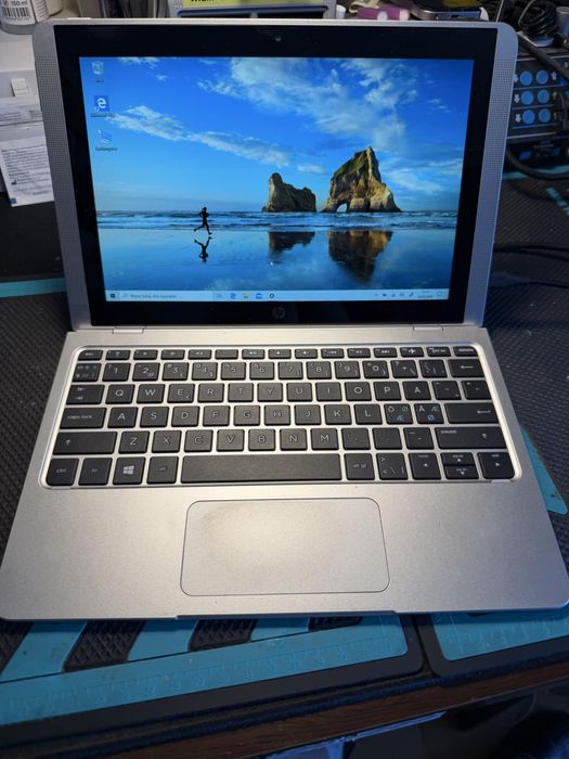 HP X2 210 G2  10.1” laptop tablet 2w1 windows 10