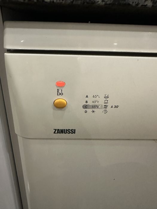 Máquina de lavar loiça Zanussi
