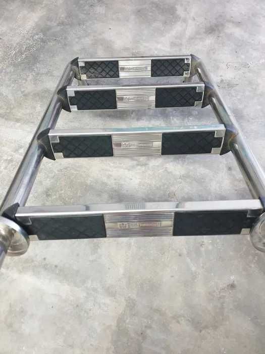 Vendo escadas Astral
4 degraus
Está como nova
300 €