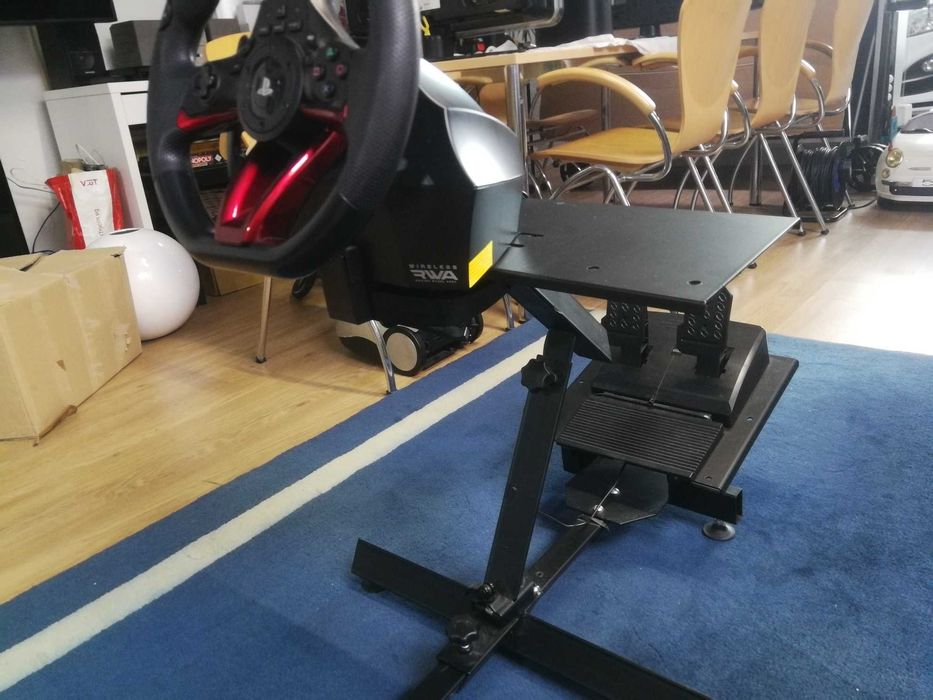 Suporte para volantes e pedais