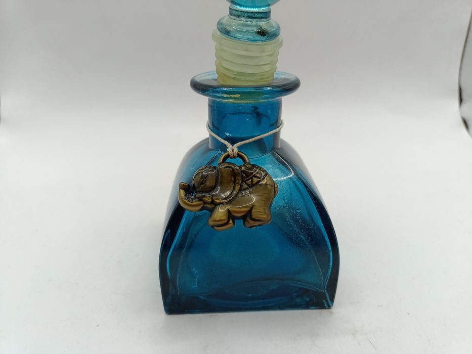 Szklana butelka karafka do łazienki na toaletkę słoń