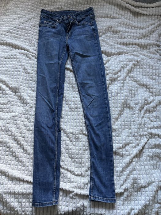 Damskie spodnie jeansowe rurki