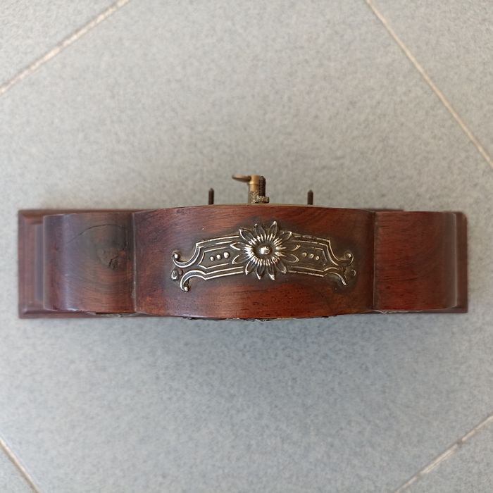 Relógio de mesa Art Deco antiga com aplicações a funcionar