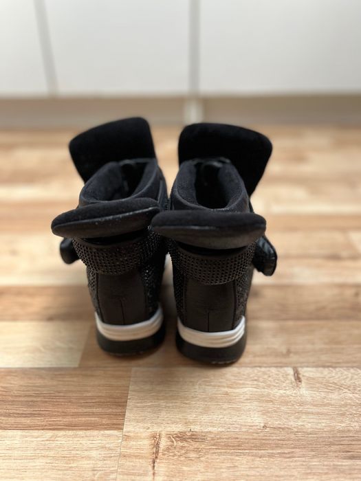 Buty na koturnie