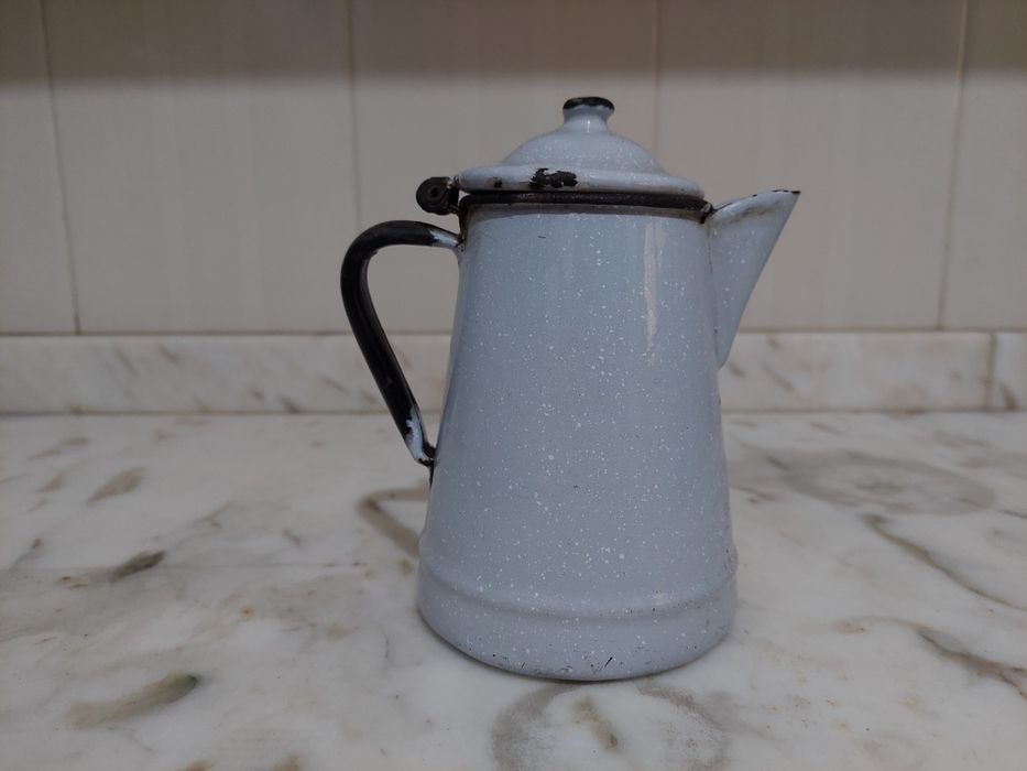 Conjunto antigo Cafeteiras e panelas em esmalte cor azulada